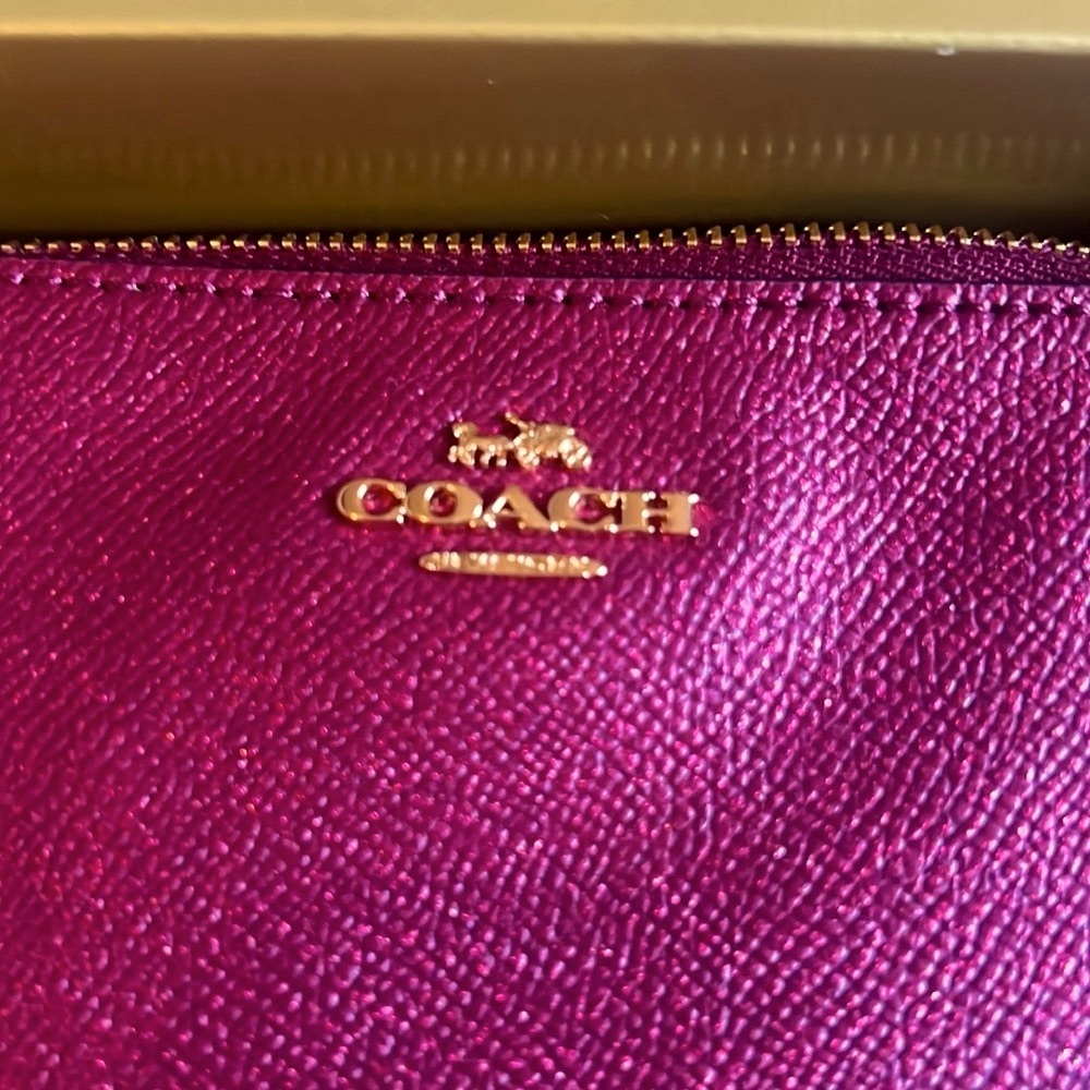NWT. Coach Zip Wristlet. - Picture 4 of 7